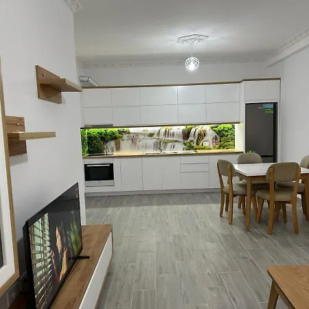 Me Qera, Ditore Apartment