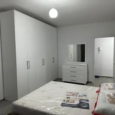 Me Qera, Ditore Apartment *